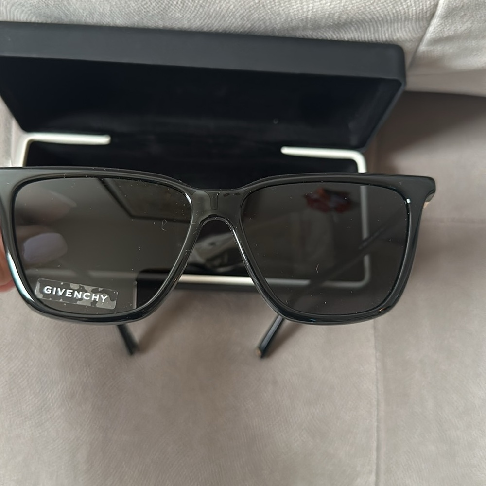 Sunglasses - Picture 2 of 4